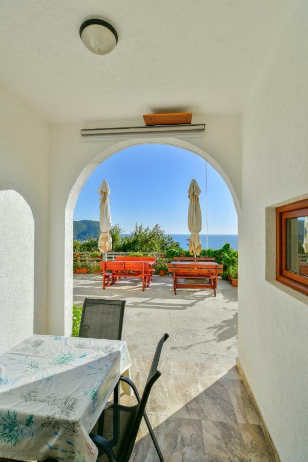 Pataki Guesthouse Petrovac Exterior photo